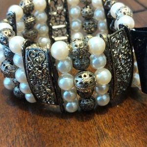 Costume jewelry bracelet